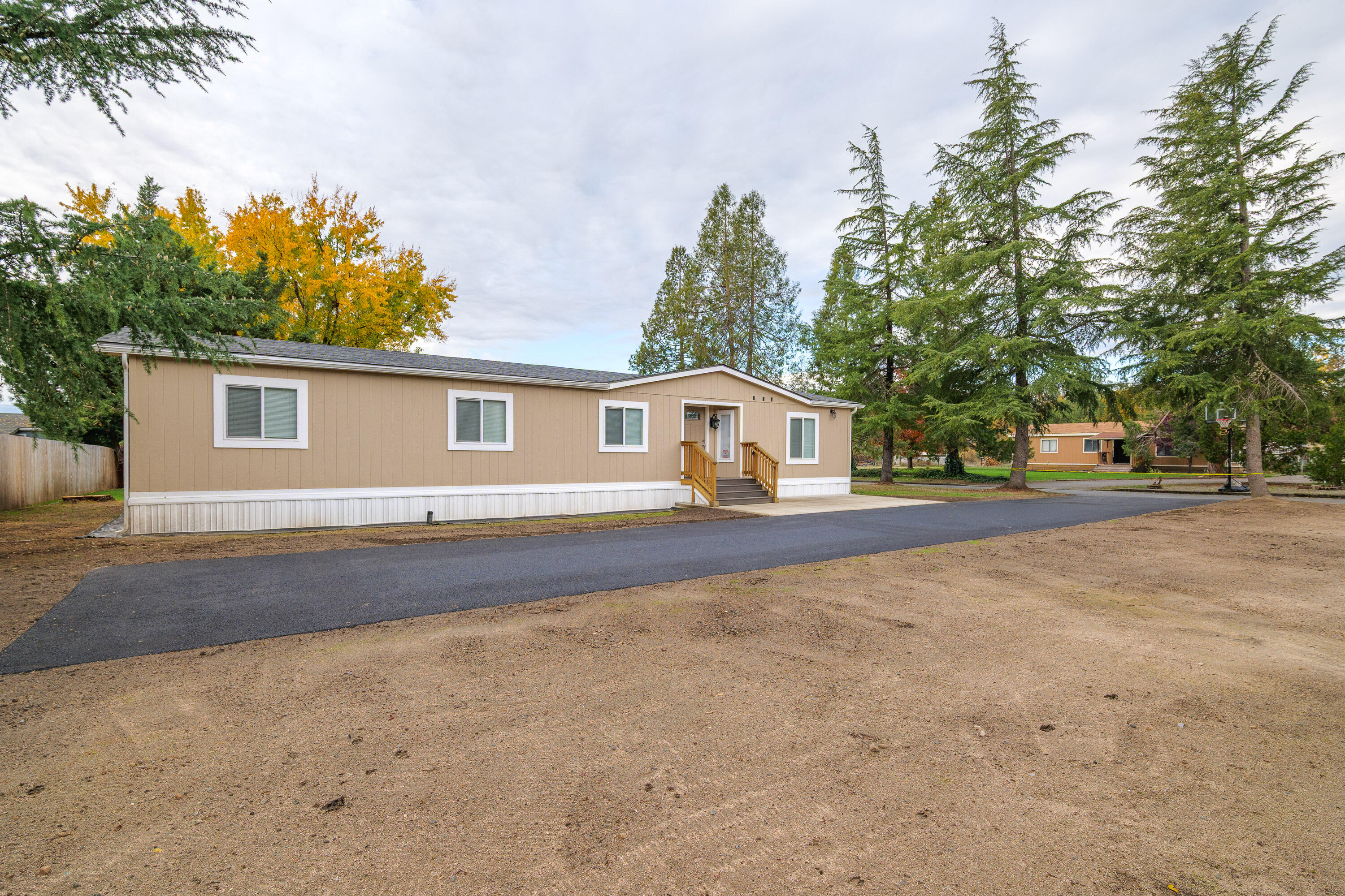 387 Tavis Drive Merlin, OR 97532 - Photo 3 of 38 002