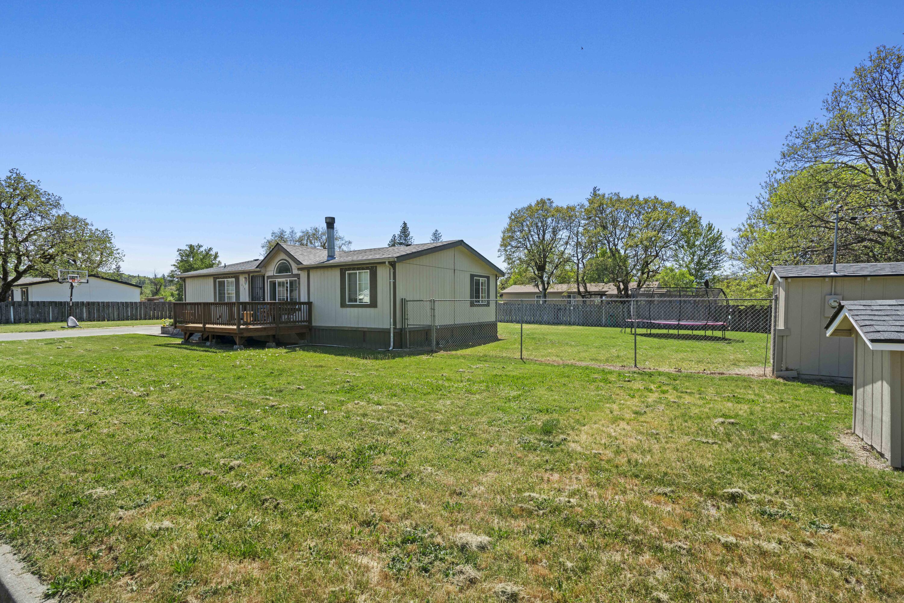 387 Tavis Drive Merlin, OR 97532 - Photo 31 of 38 031
