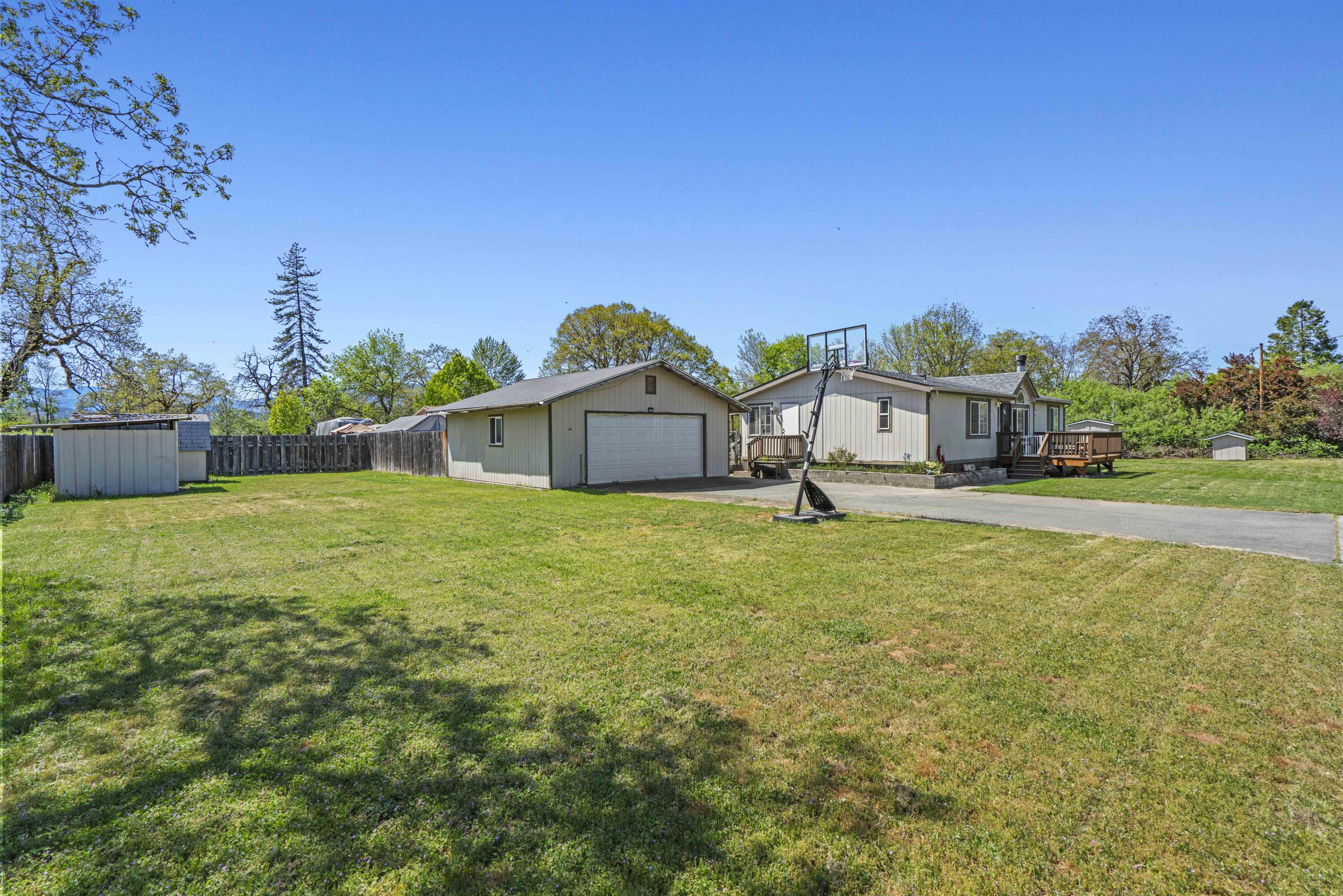 387 Tavis Drive Merlin, OR 97532 - Photo 32 of 38 032