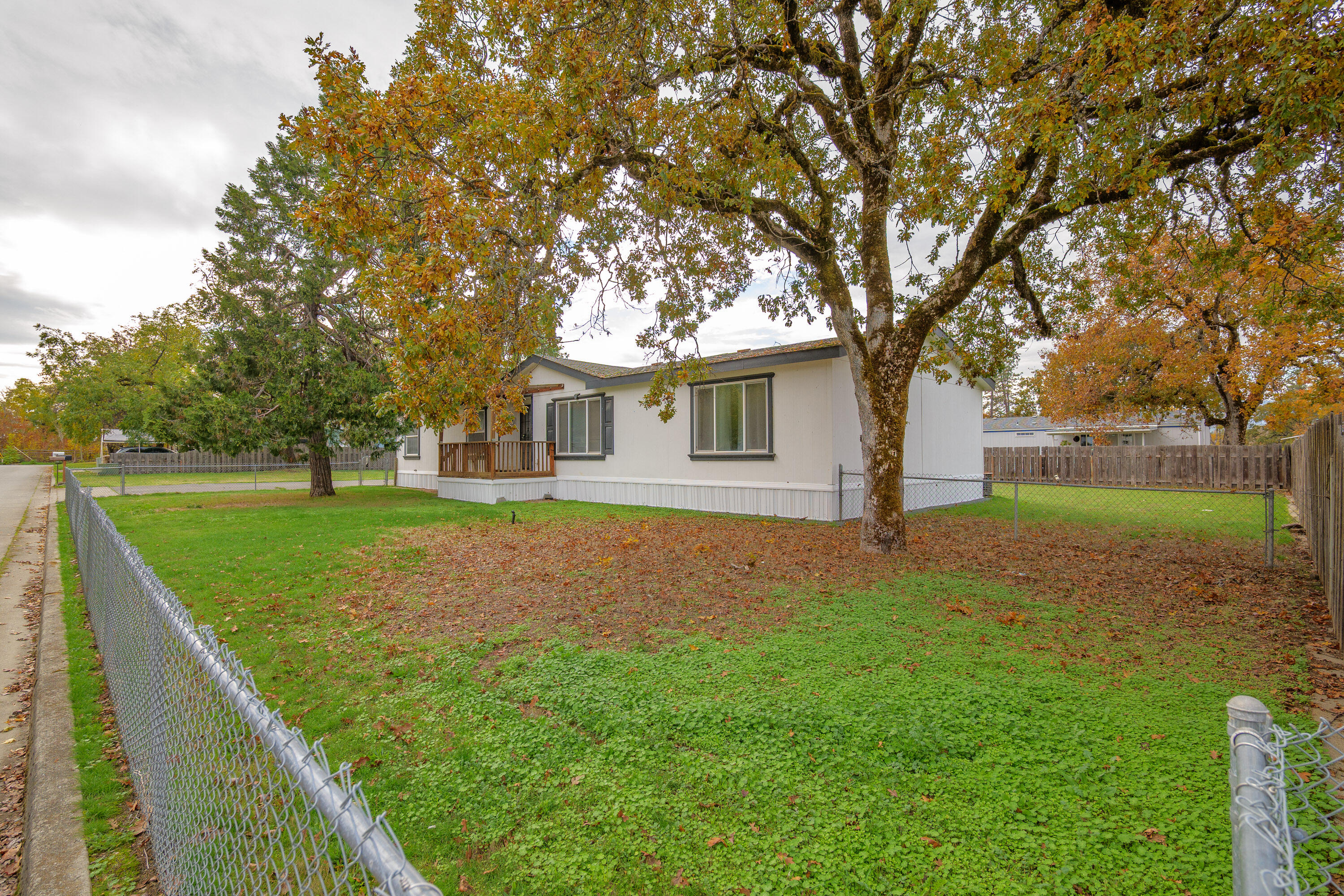387 Tavis Drive Merlin, OR 97532 - Photo 33 of 38 033