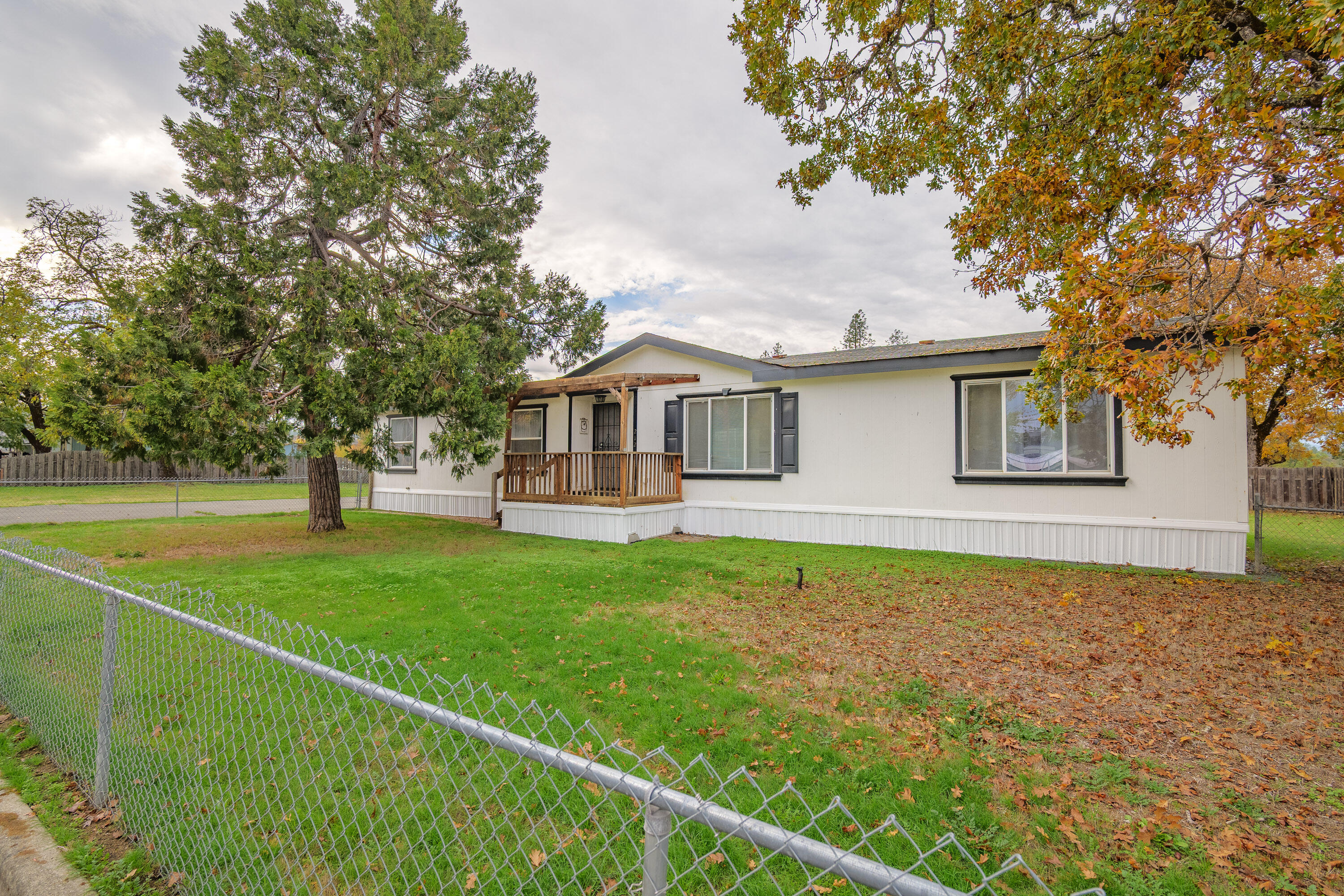 387 Tavis Drive Merlin, OR 97532 - Photo 34 of 38 034
