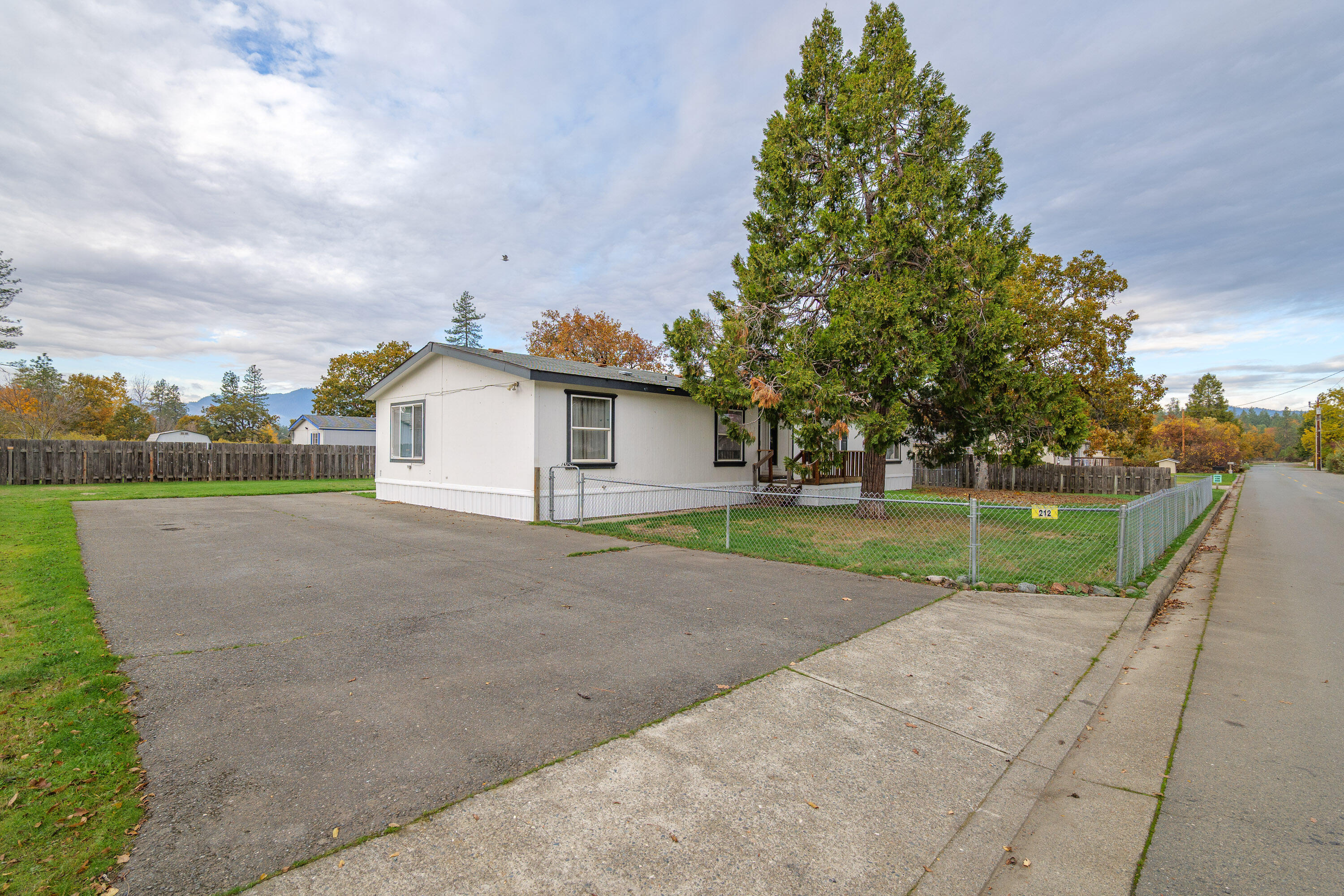 387 Tavis Drive Merlin, OR 97532 - Photo 35 of 38 035