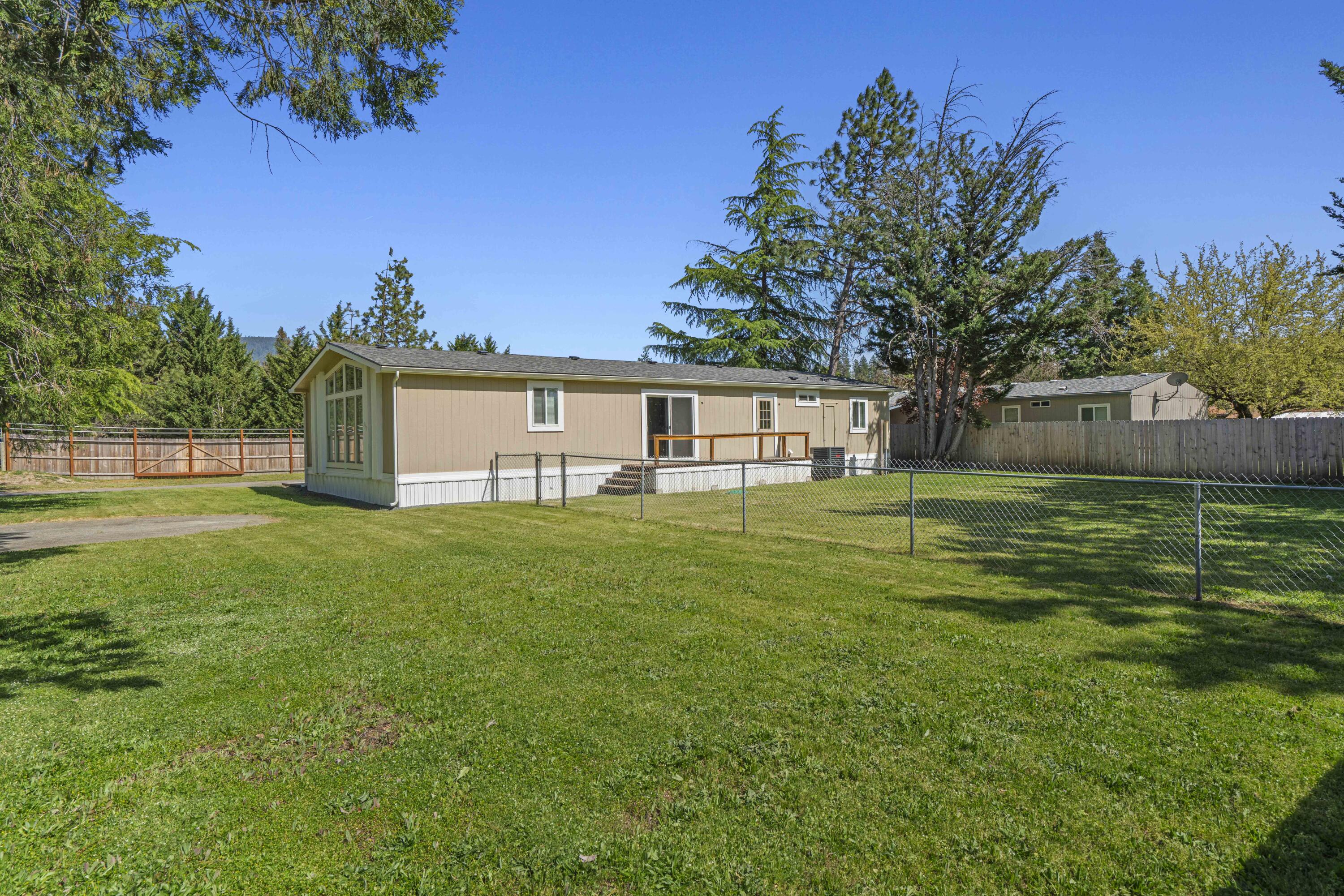 387 Tavis Drive Merlin, OR 97532 - Photo 4 of 38 003