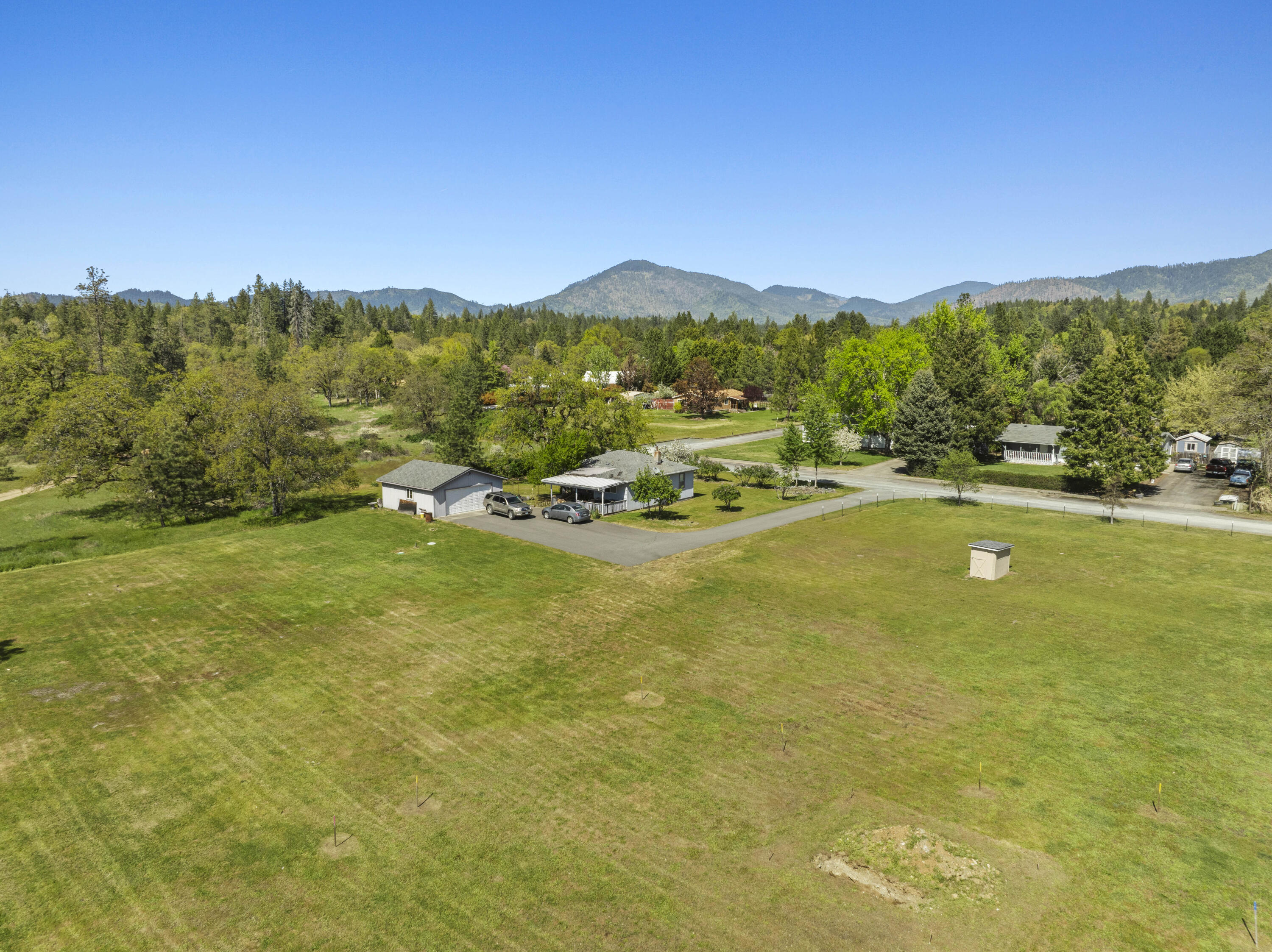 387 Tavis Drive Merlin, OR 97532 - Photo 8 of 38 007