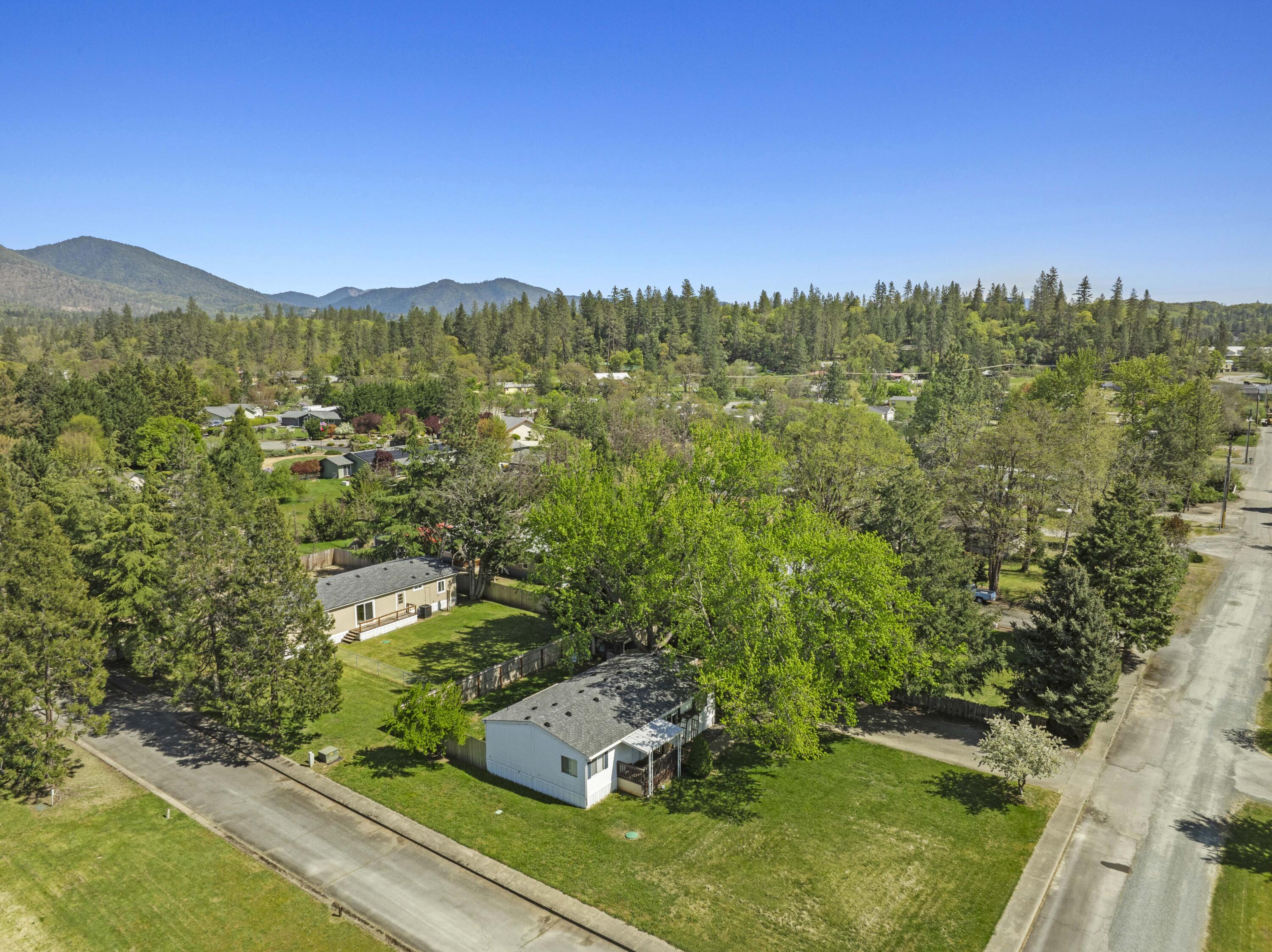 387 Tavis Drive Merlin, OR 97532 - Photo 10 of 38 009