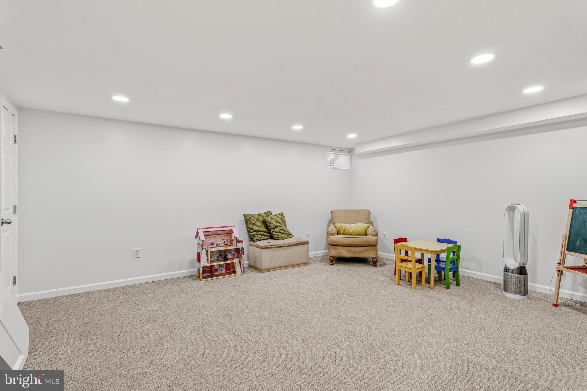314 Murdock Road Baltimore, MD 21212 - Photo 28 of 42 a room with furniture