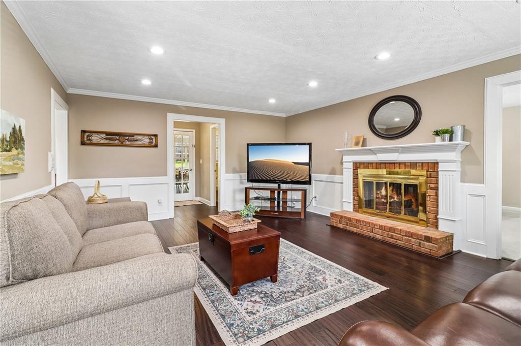 1074 Wash Lee Drive Southwest Lilburn, GA 30047 - Photo 6 of 32