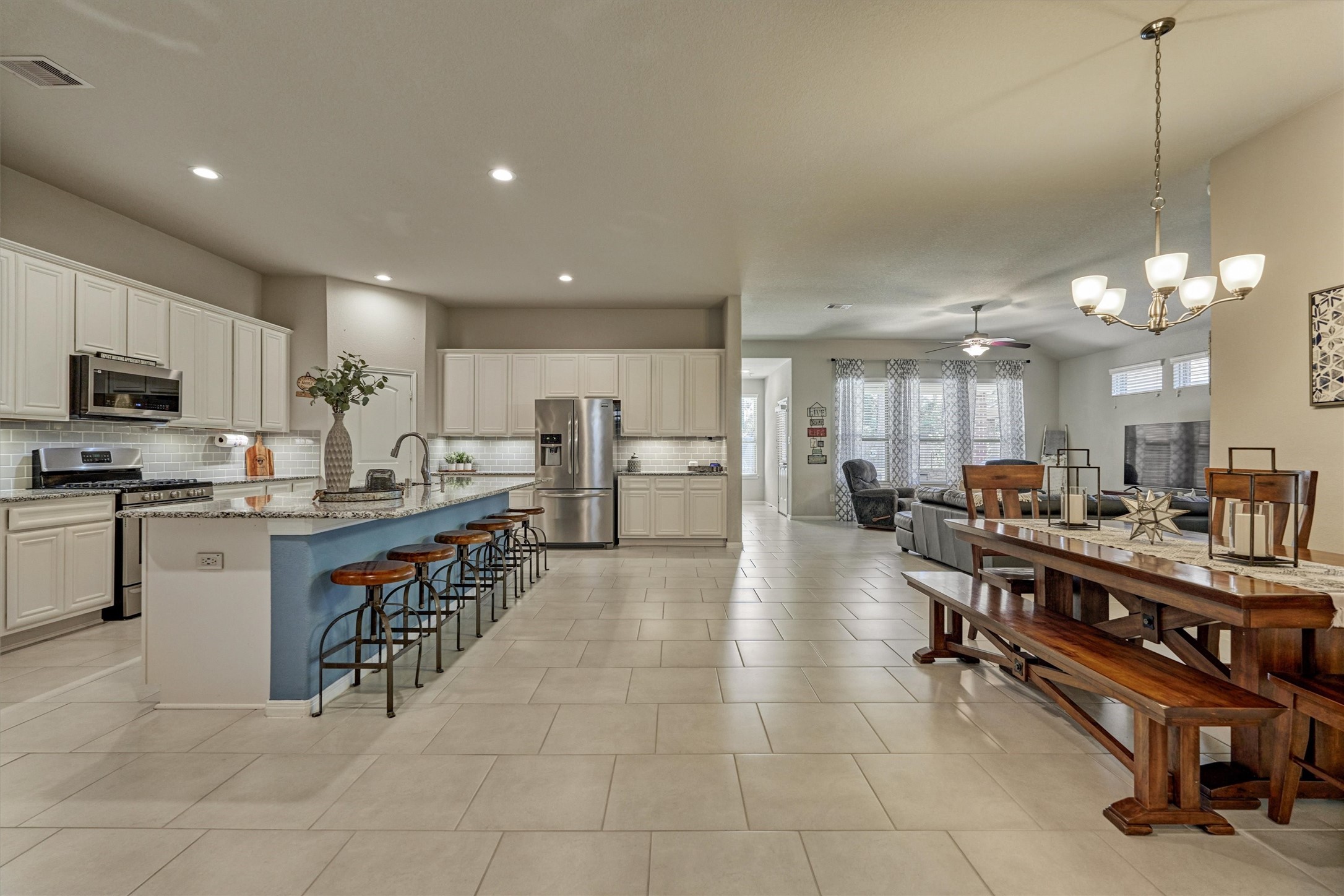 14019 Beaverhead Range Court Conroe, TX 77384 - Photo 13 of 38