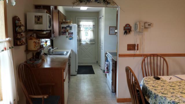131 Sanders Road Pen Argyl, PA 18072 - Photo 6 of 20 Gallery Image 6