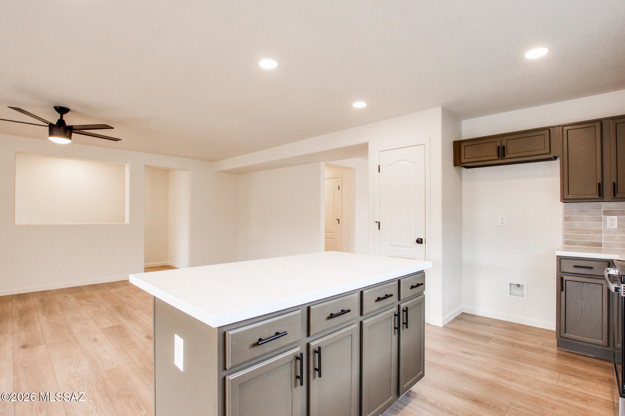 9410 East Grapevine Spring Place Tucson, AZ 85710 - Photo 6 of 37 photo-20156