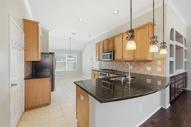 $2,600 | 11415 Yoakum Drive, Frisco, TX 75035