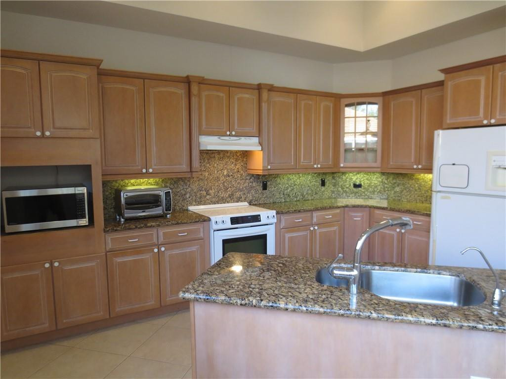 22676 Esplanada Circle Boca Raton, FL 33433 - Photo 3 of 26 Kitchen