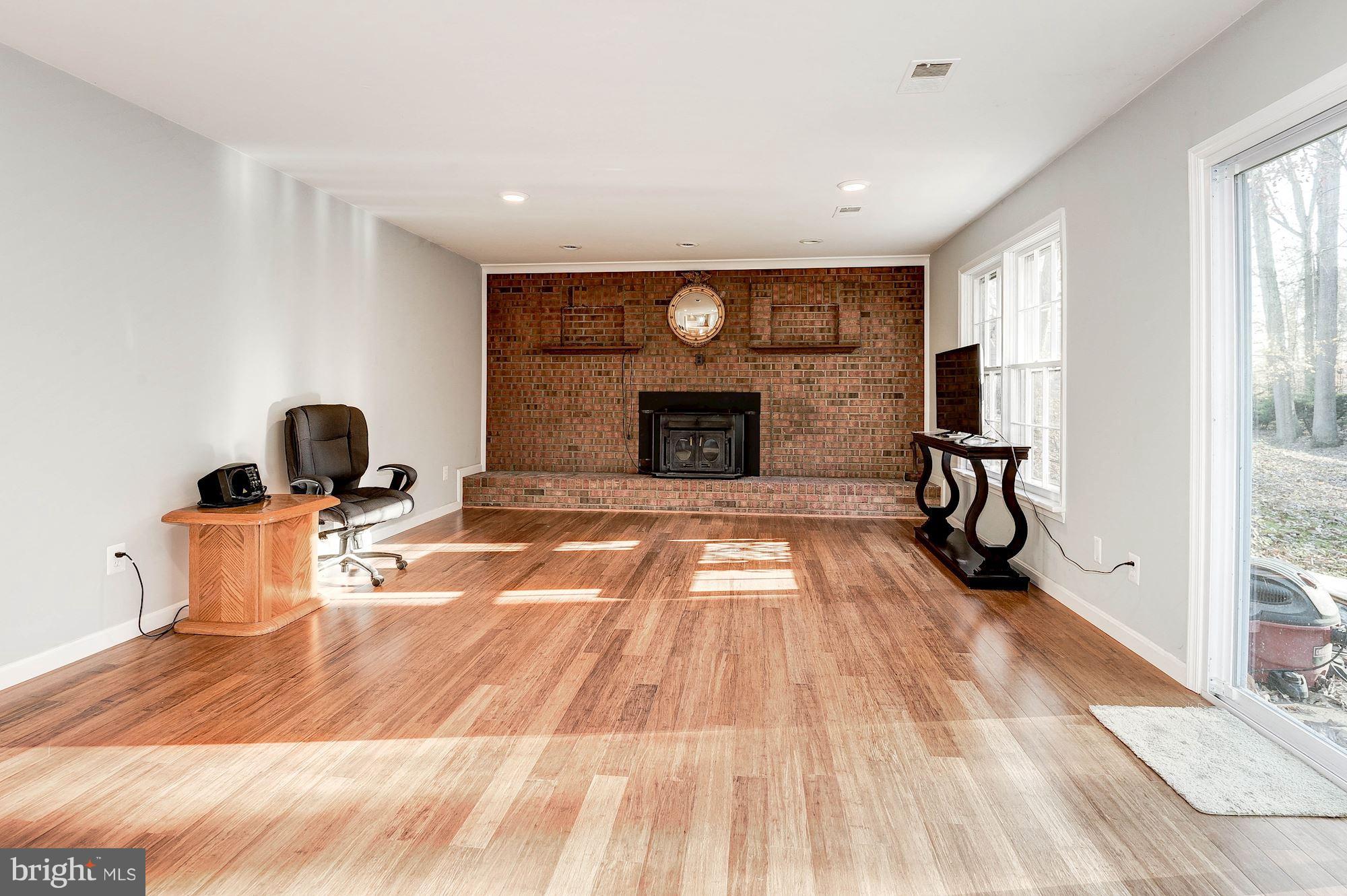 7104 Roxann Road Alexandria, VA 22315 - Photo 21 of 30 Family Room