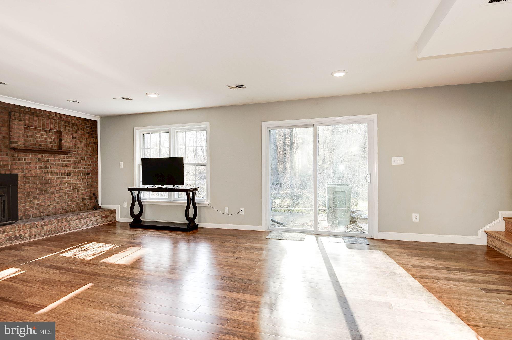7104 Roxann Road Alexandria, VA 22315 - Photo 22 of 30 Family Room
