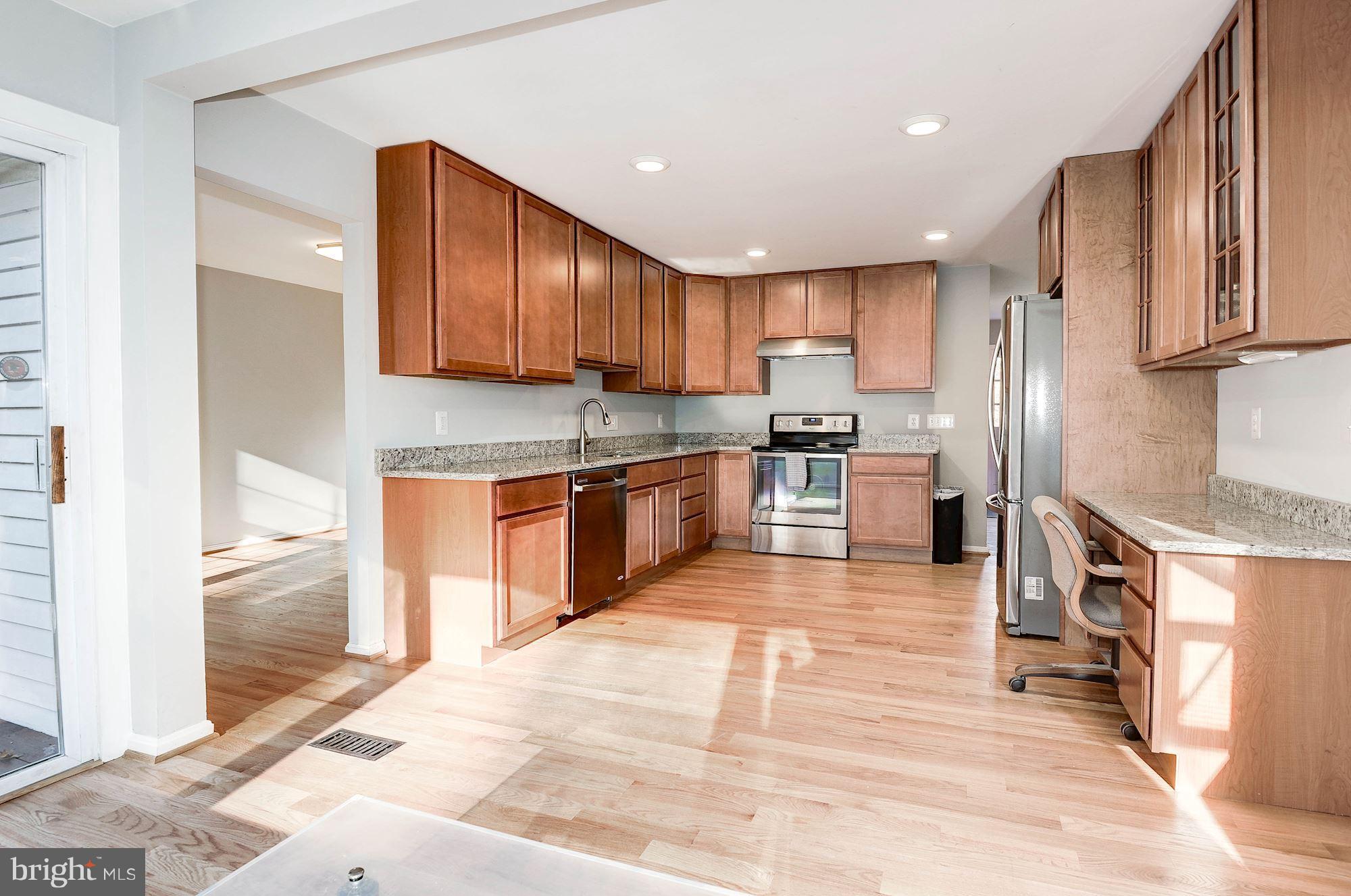 7104 Roxann Road Alexandria, VA 22315 - Photo 8 of 30 Kitchen