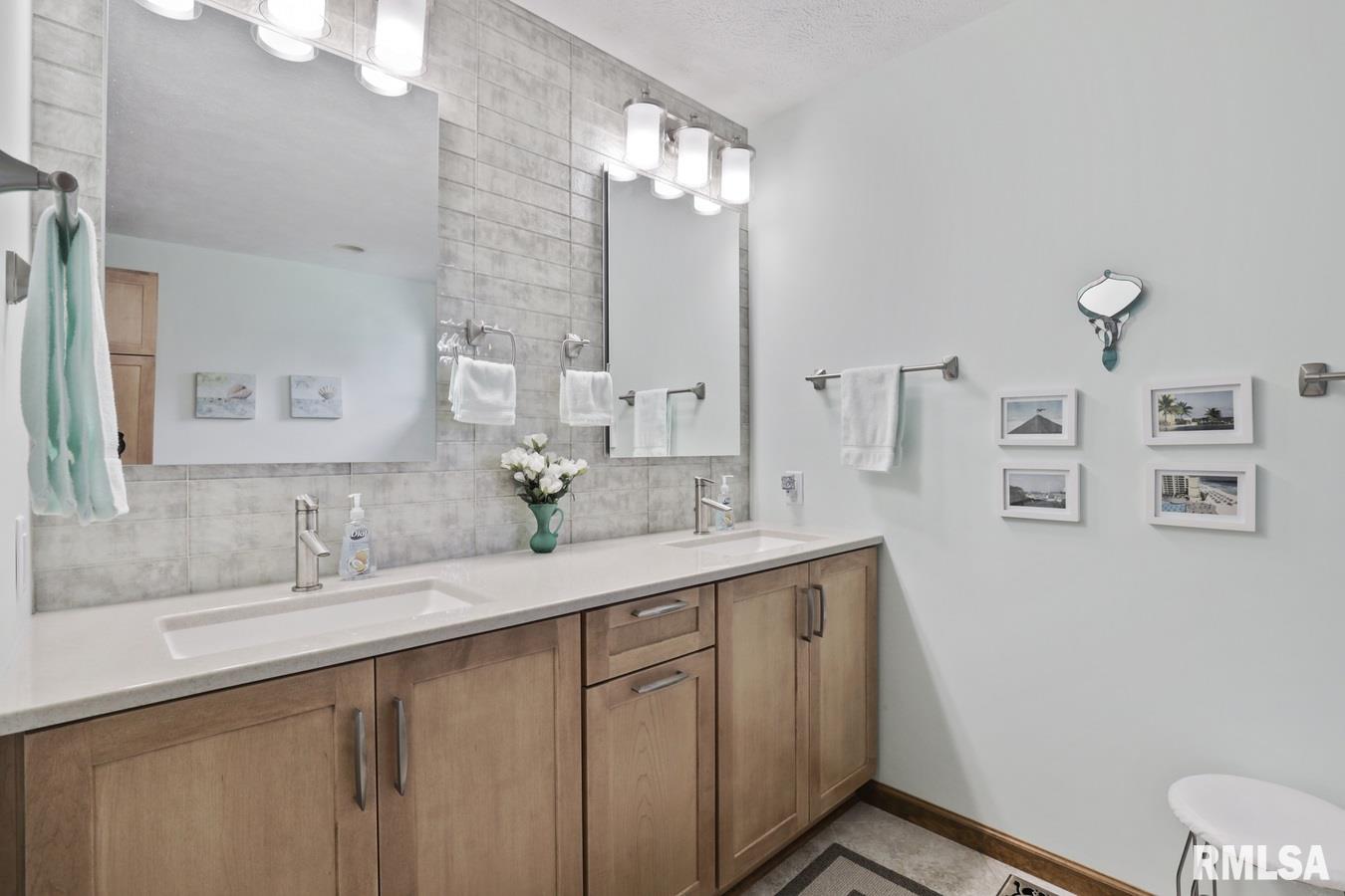 2204 Disar Drive Springfield, IL 62711 - Photo 14 of 37 Gallery Image 14