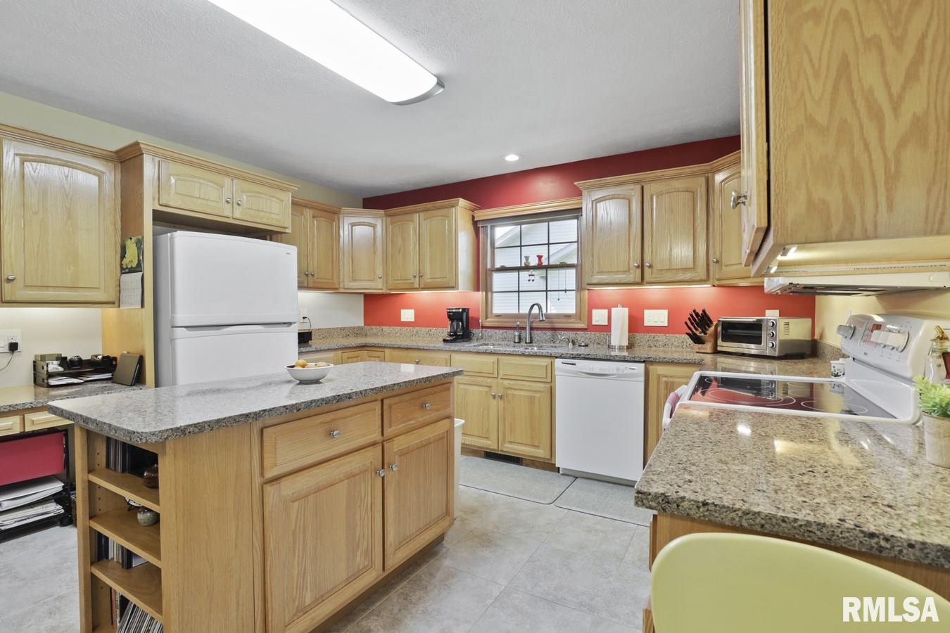 2204 Disar Drive Springfield, IL 62711 - Photo 8 of 37 Gallery Image 8