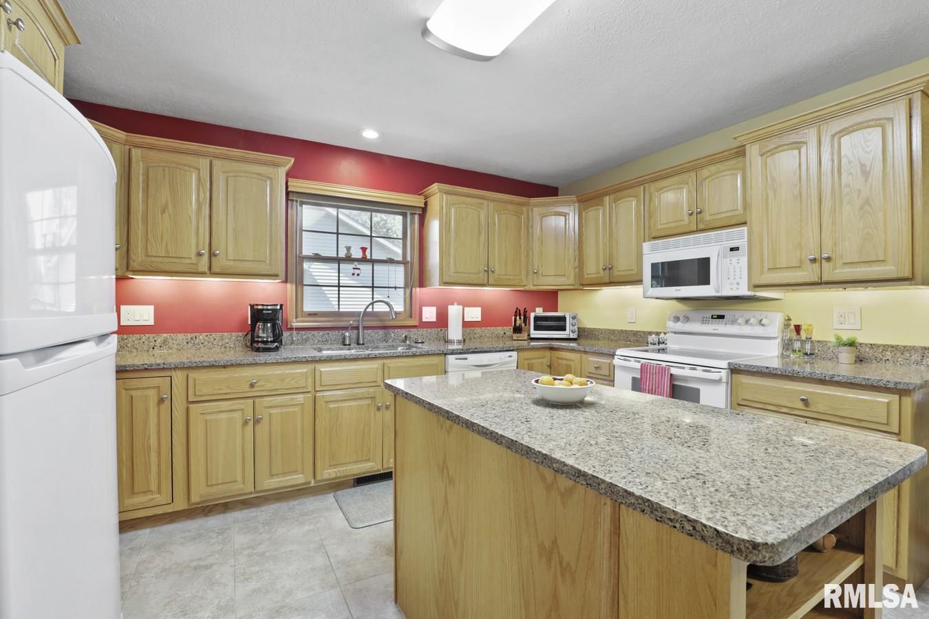 2204 Disar Drive Springfield, IL 62711 - Photo 9 of 37 Gallery Image 9