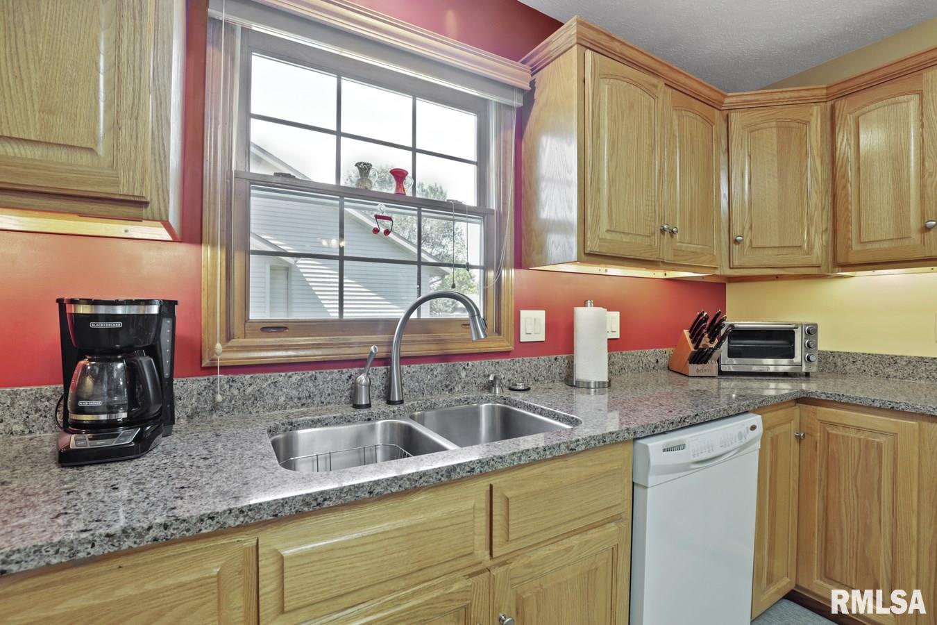 2204 Disar Drive Springfield, IL 62711 - Photo 10 of 37 Gallery Image 10