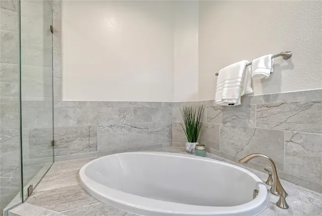 $6,000 | 7930 34th Avenue West, Unit 102, Bradenton, FL 34209