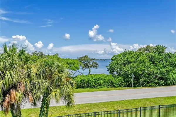 $6,000 | 7930 34th Avenue West, Unit 102, Bradenton, FL 34209