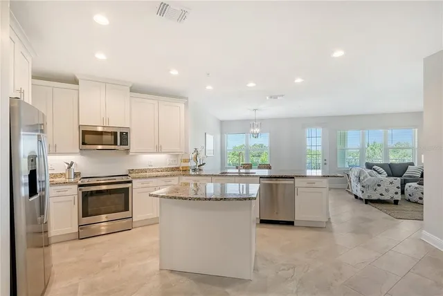 $6,000 | 7930 34th Avenue West, Unit 102, Bradenton, FL 34209