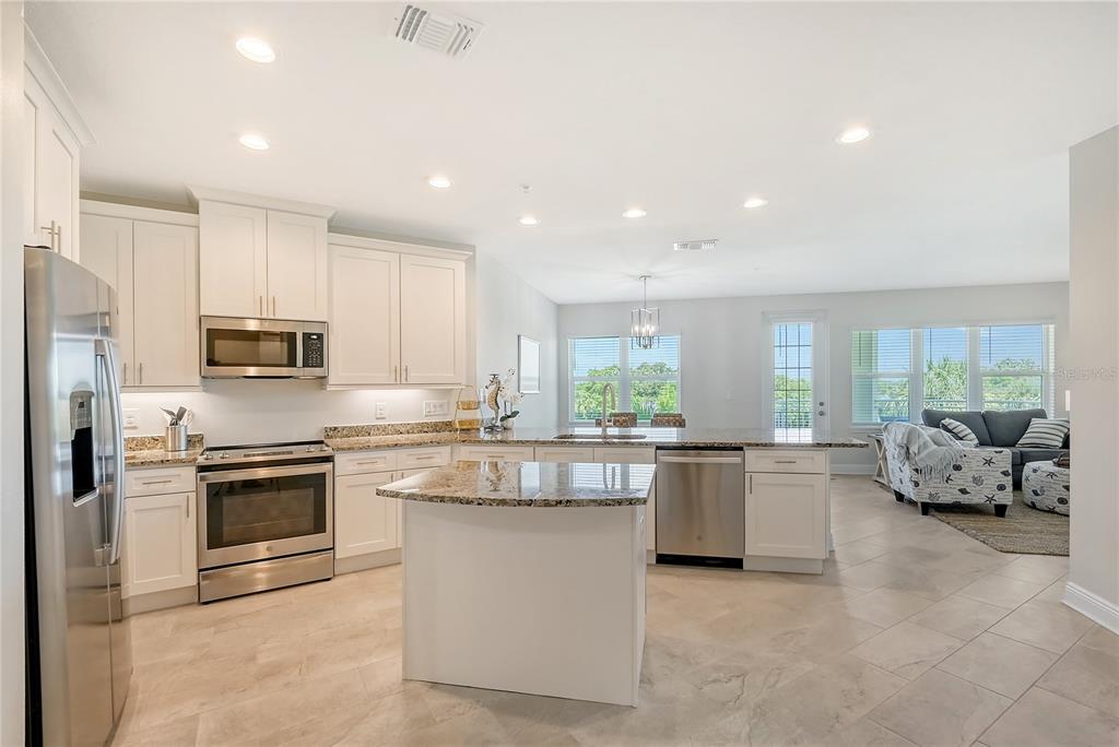 7930 34th Avenue West, Unit 102 Bradenton, FL 34209 - Photo 4 of 51