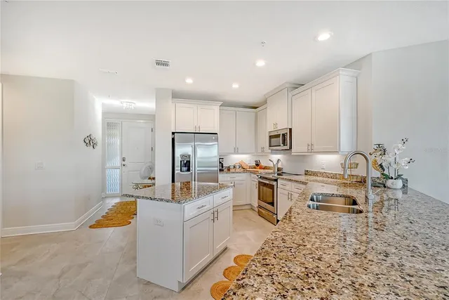 $6,000 | 7930 34th Avenue West, Unit 102, Bradenton, FL 34209