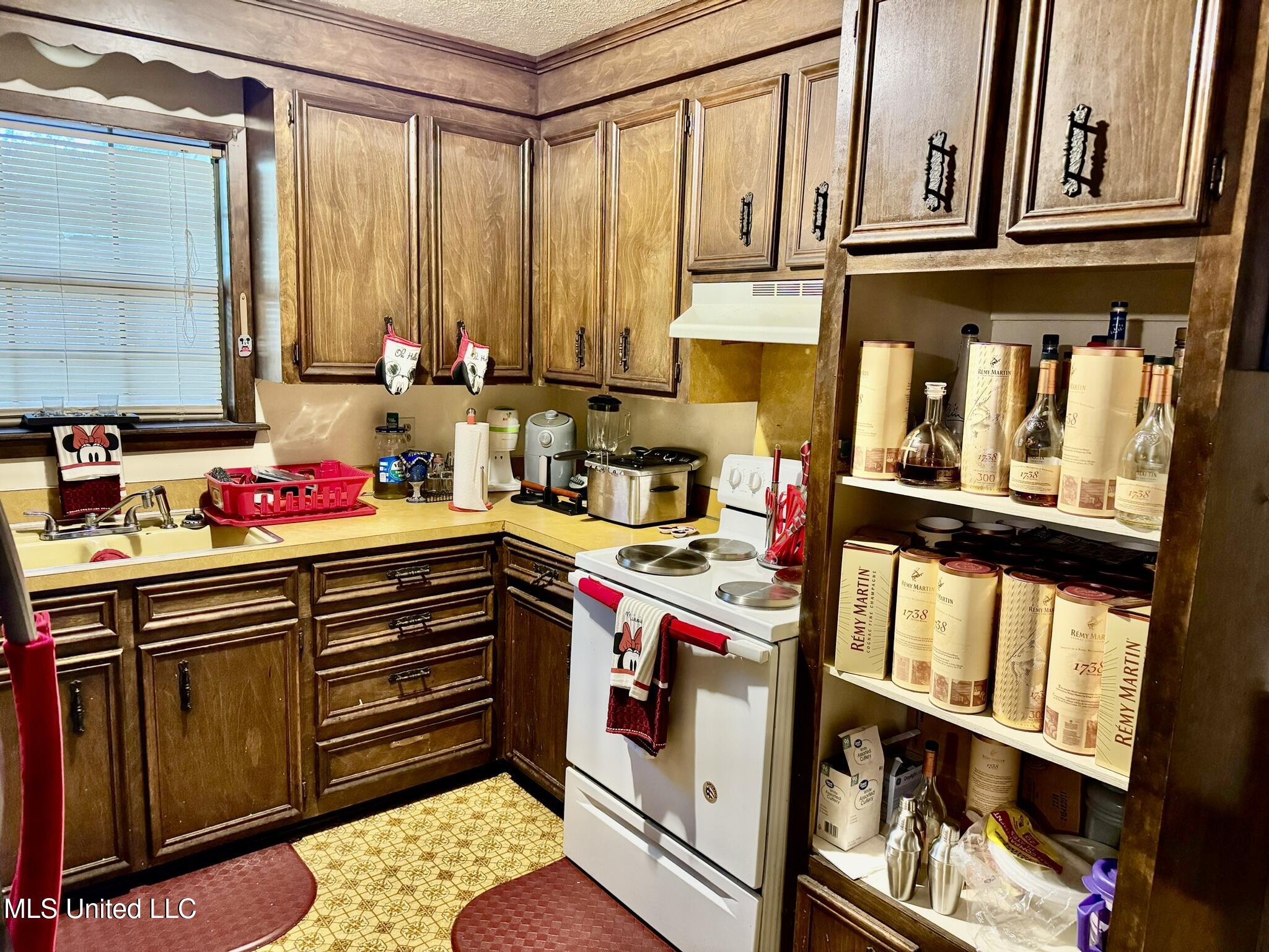 5125 Sycamore Drive Jackson, MS 39212 - Photo 5 of 16 IMG_1657