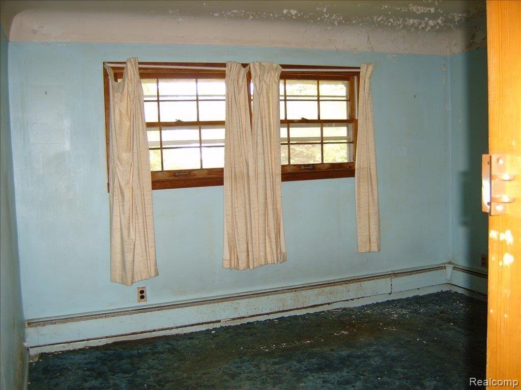 43557 Willow Road Belleville, MI 48111 - Photo 5 of 8 MASTER BEDROOM