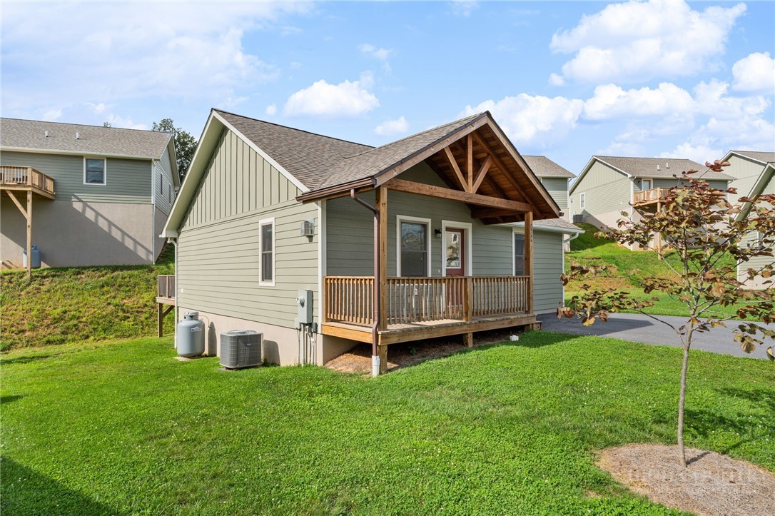 158 Pitts Way, Unit 124 Boone, NC 28607 - Photo 2 of 26 Gallery Image 2