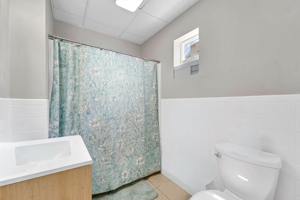 108 Marble Street Springfield, MA 01105 - Photo 4 of 23