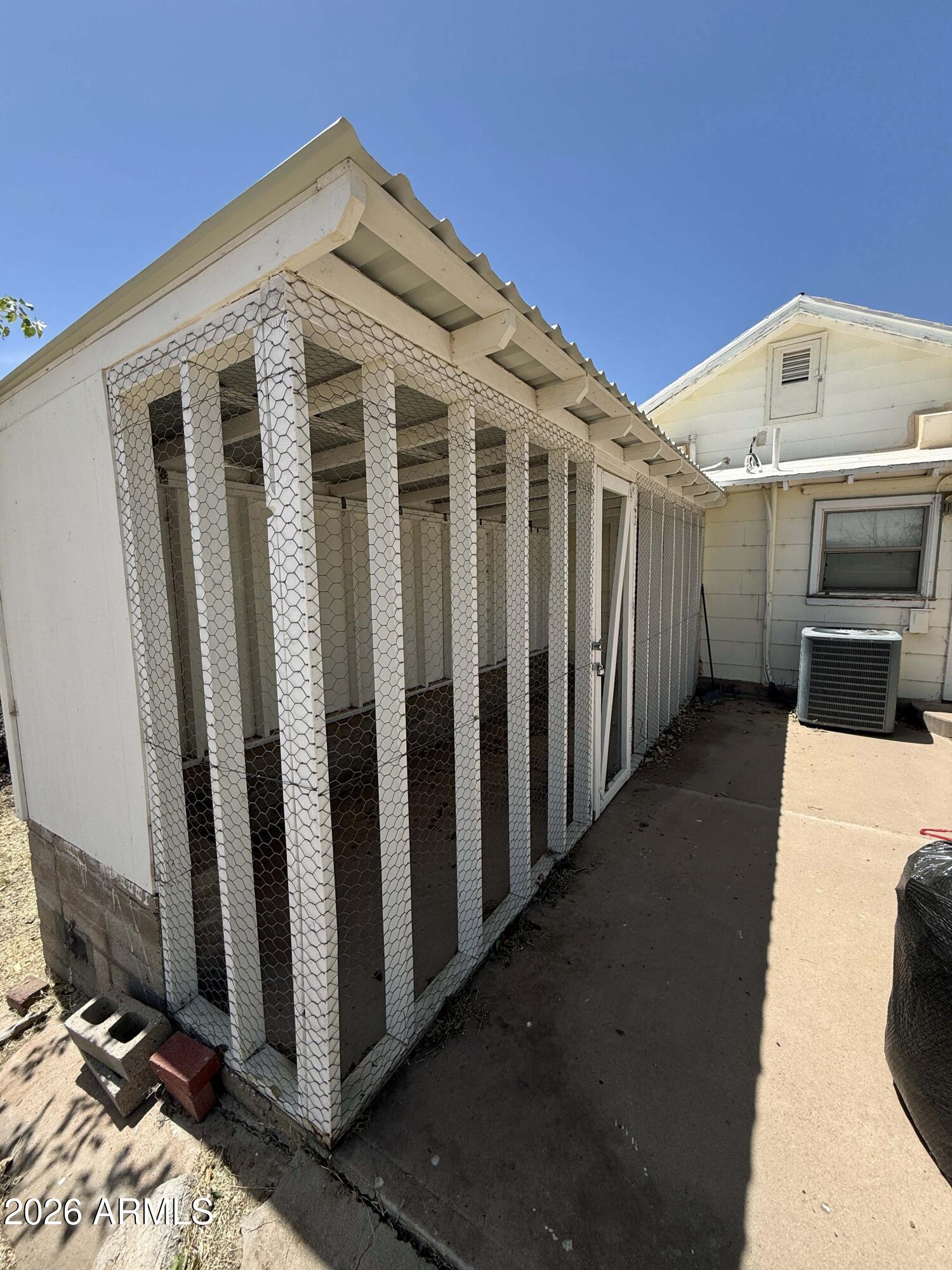 11 LACHOLLA Road Bisbee, AZ 85603 - Photo 16 of 20 pet run