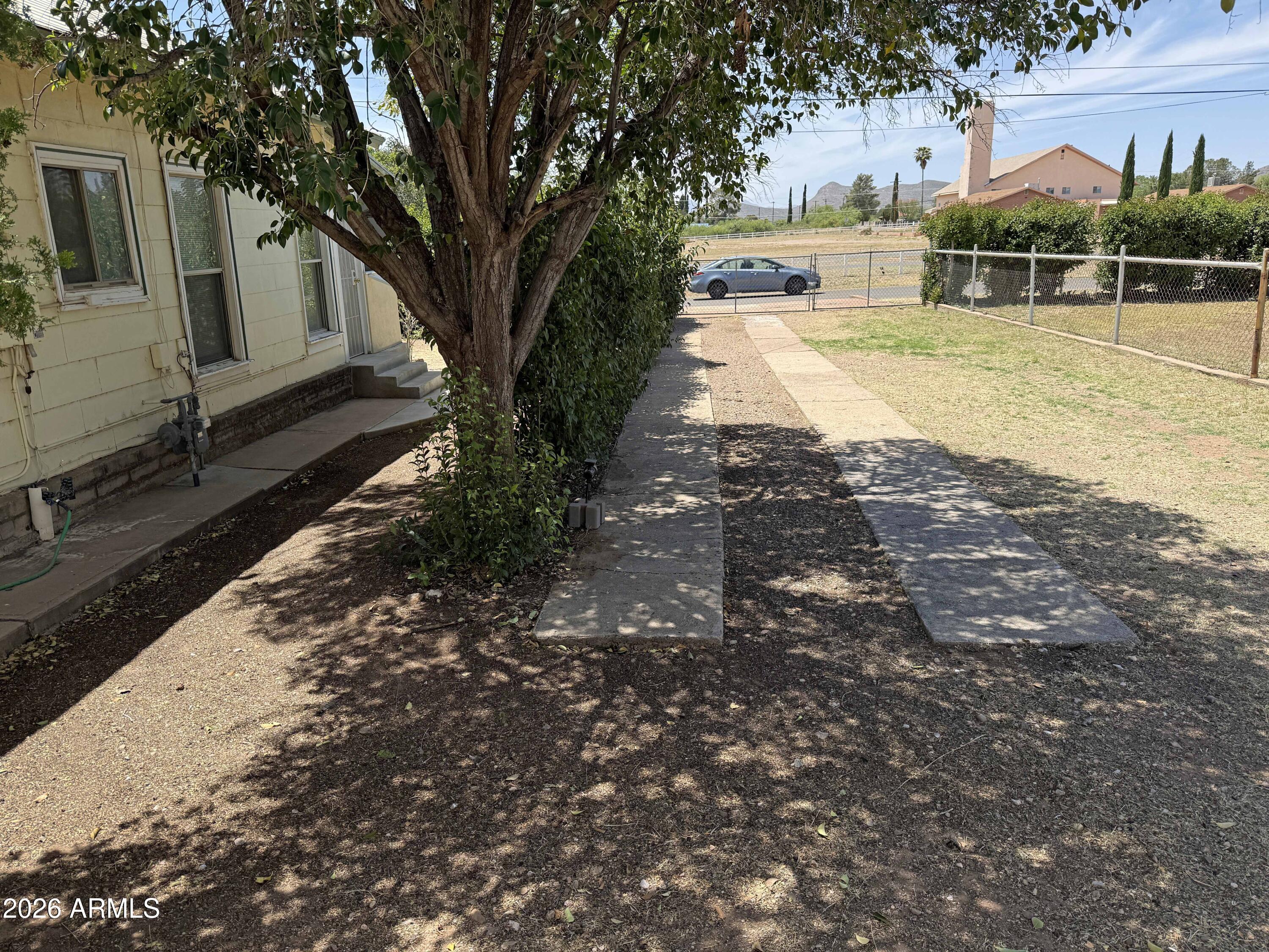 11 LACHOLLA Road Bisbee, AZ 85603 - Photo 4 of 20 driveway (2)