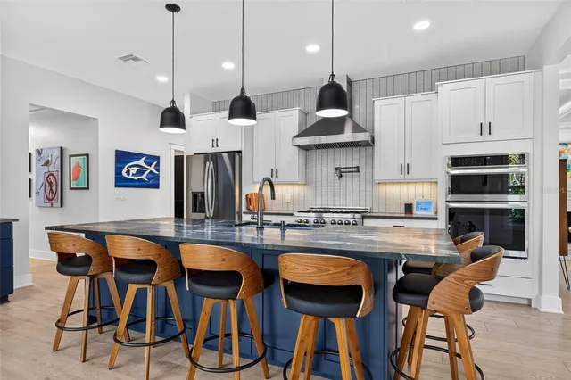 $1,375,000 | 2822 Burlington Avenue North, St. Petersburg, FL 33713