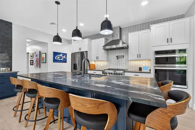 $1,375,000 | 2822 Burlington Avenue North, St. Petersburg, FL 33713