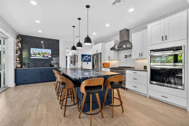 $1,375,000 | 2822 Burlington Avenue North, St. Petersburg, FL 33713