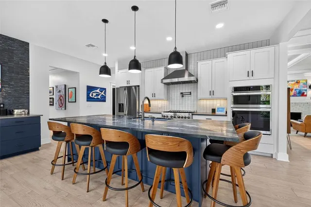 $1,375,000 | 2822 Burlington Avenue North, St. Petersburg, FL 33713