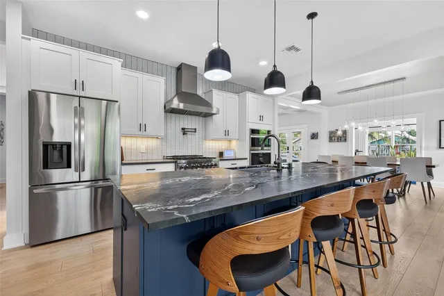 $1,375,000 | 2822 Burlington Avenue North, St. Petersburg, FL 33713