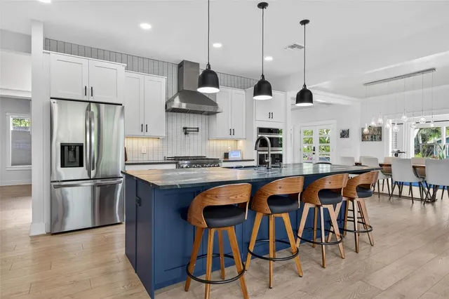 $1,375,000 | 2822 Burlington Avenue North, St. Petersburg, FL 33713