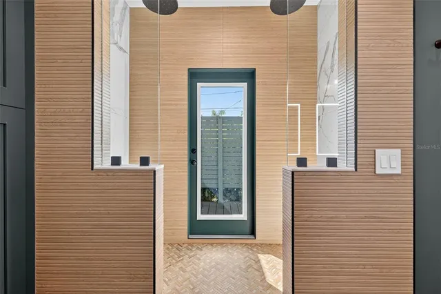 $1,375,000 | 2822 Burlington Avenue North, St. Petersburg, FL 33713