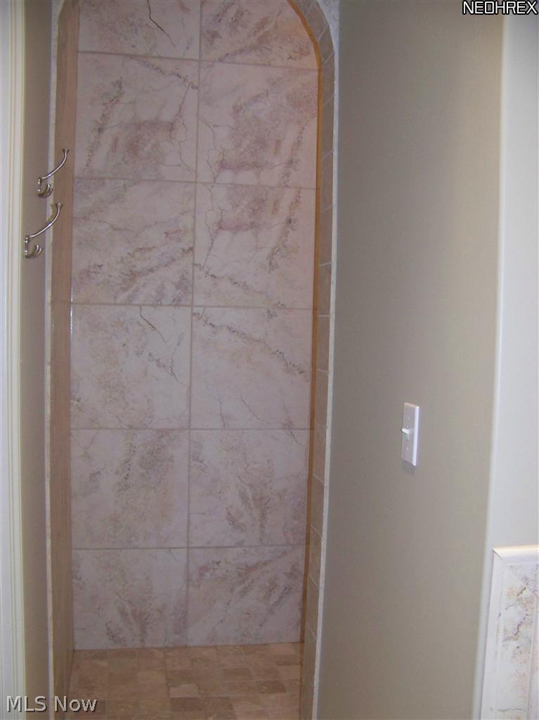 9500 Springfield Road, Unit 12 Youngstown, OH 44514 - Photo 15 of 25 CUSTOM CERAMIC TILE SHOWER