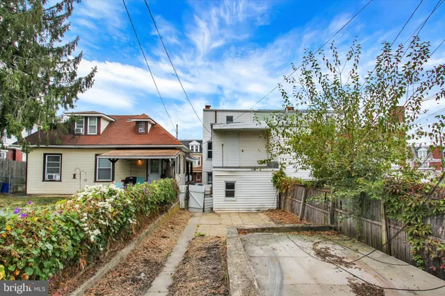 a house view with a outdoor space