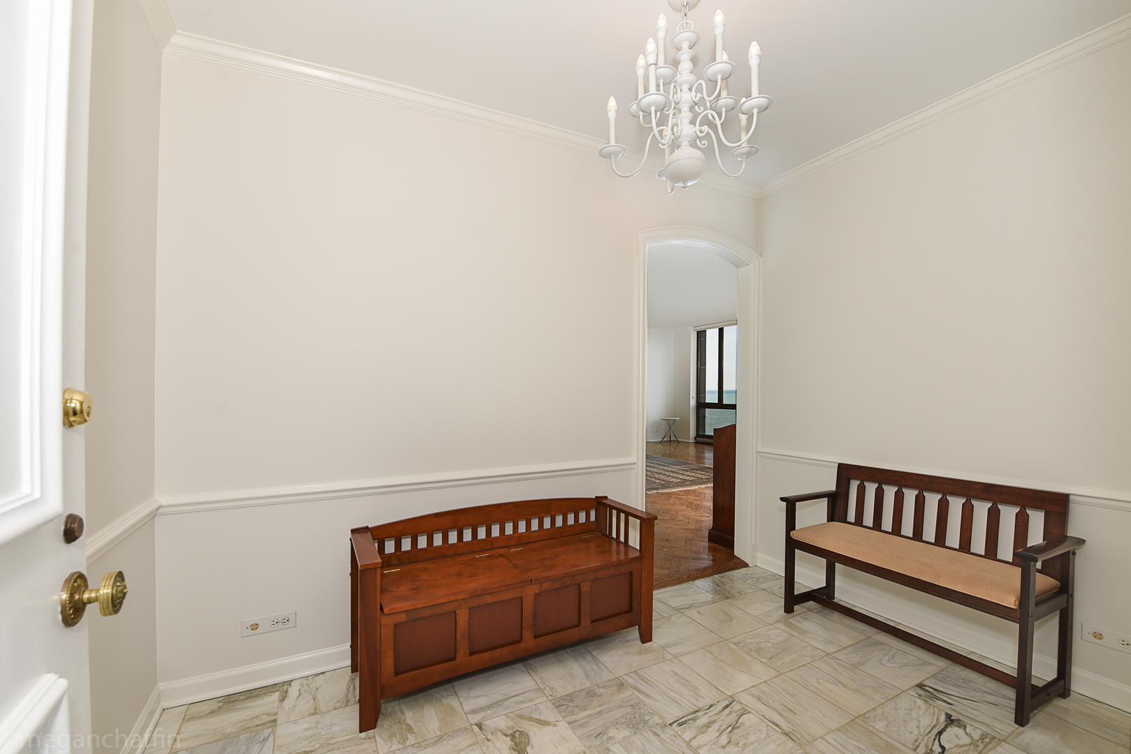 1420 Sheridan Road, Unit 6B Wilmette, IL 60091 - Photo 2 of 23 a view of entryway