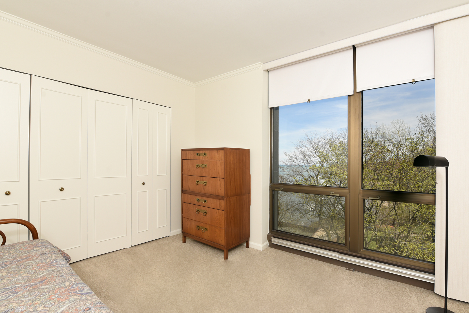 1420 Sheridan Road, Unit 6B Wilmette, IL 60091 - Photo 14 of 23 a view of a room with air conditioner and windows
