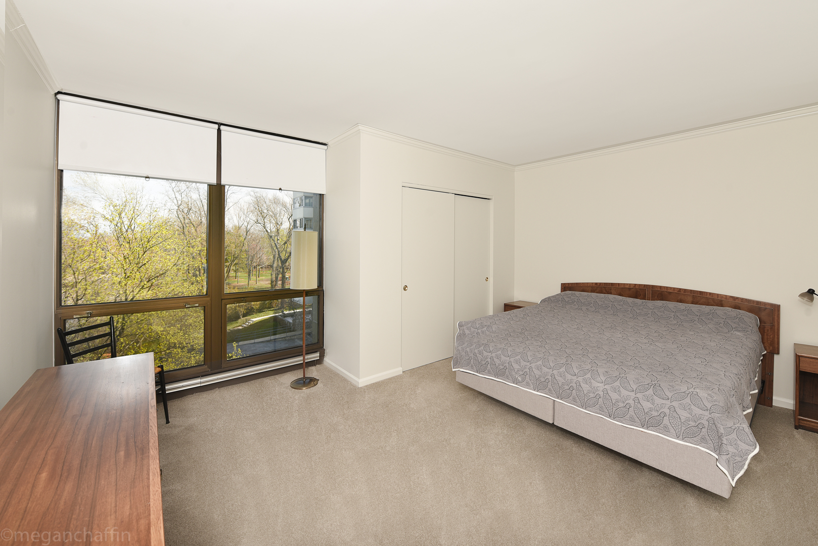 1420 Sheridan Road, Unit 6B Wilmette, IL 60091 - Photo 16 of 23 a bedroom with a bed and large window