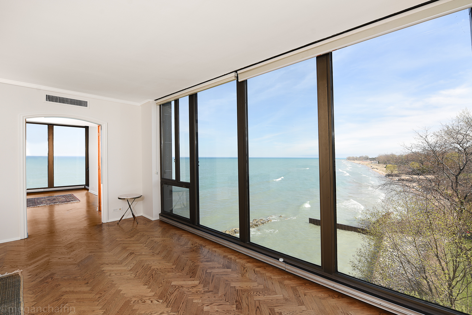 1420 Sheridan Road, Unit 6B Wilmette, IL 60091 - Photo 4 of 23 a view of an empty room and window