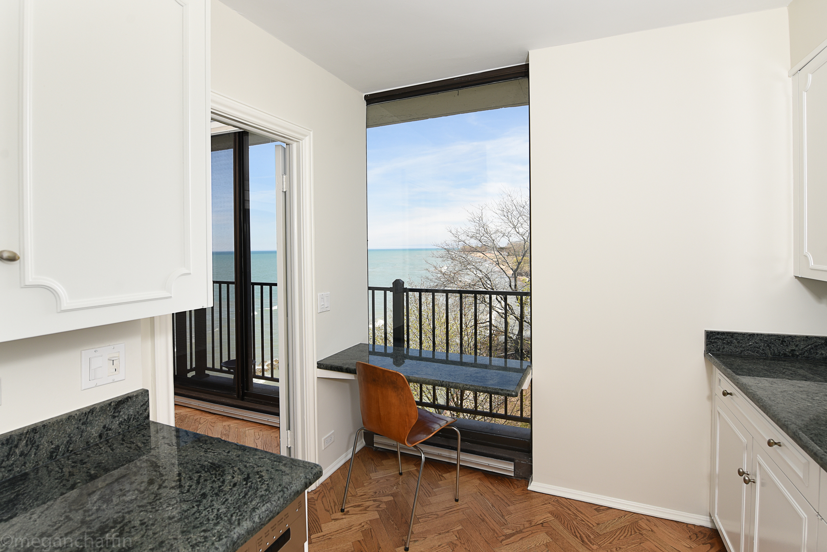 1420 Sheridan Road, Unit 6B Wilmette, IL 60091 - Photo 10 of 23 a view of a porch with a table and chairs