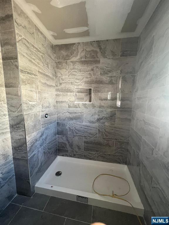 1060 Magnolia Avenue Elizabeth, NJ 07201 - Photo 15 of 22 a bathroom with a shower