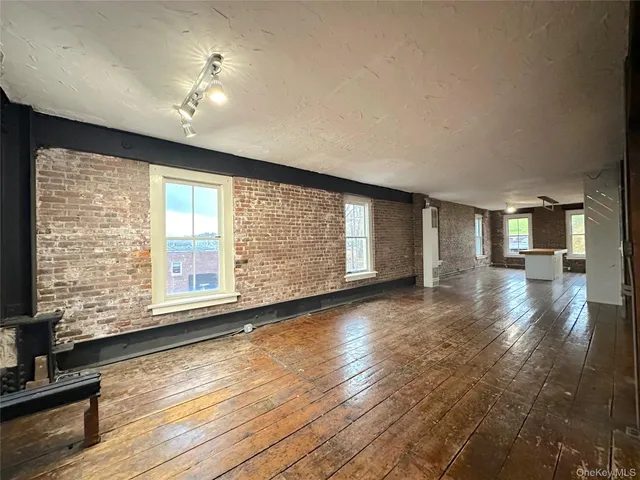 $2,300 | 12 Front Street, Unit 1, Newburgh, NY 12550